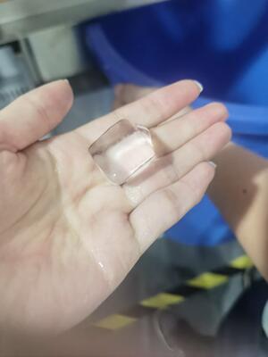 Haloo Sprzedawcy maszyny do sprzedaży lodów Ekran 24 godzin Maszyna do sprzedaży lodów do automatycznego pakowania Maszyna do sprzedaży lodów bankomatu