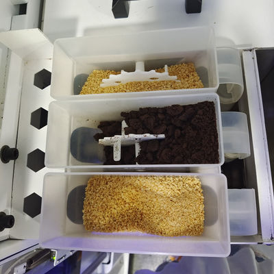 W pełni automatyczny zewnętrzny automat do sprzedaży lodów włoskich Halo z 32-calowym ekranem dotykowym i funkcją automatycznego czyszczenia